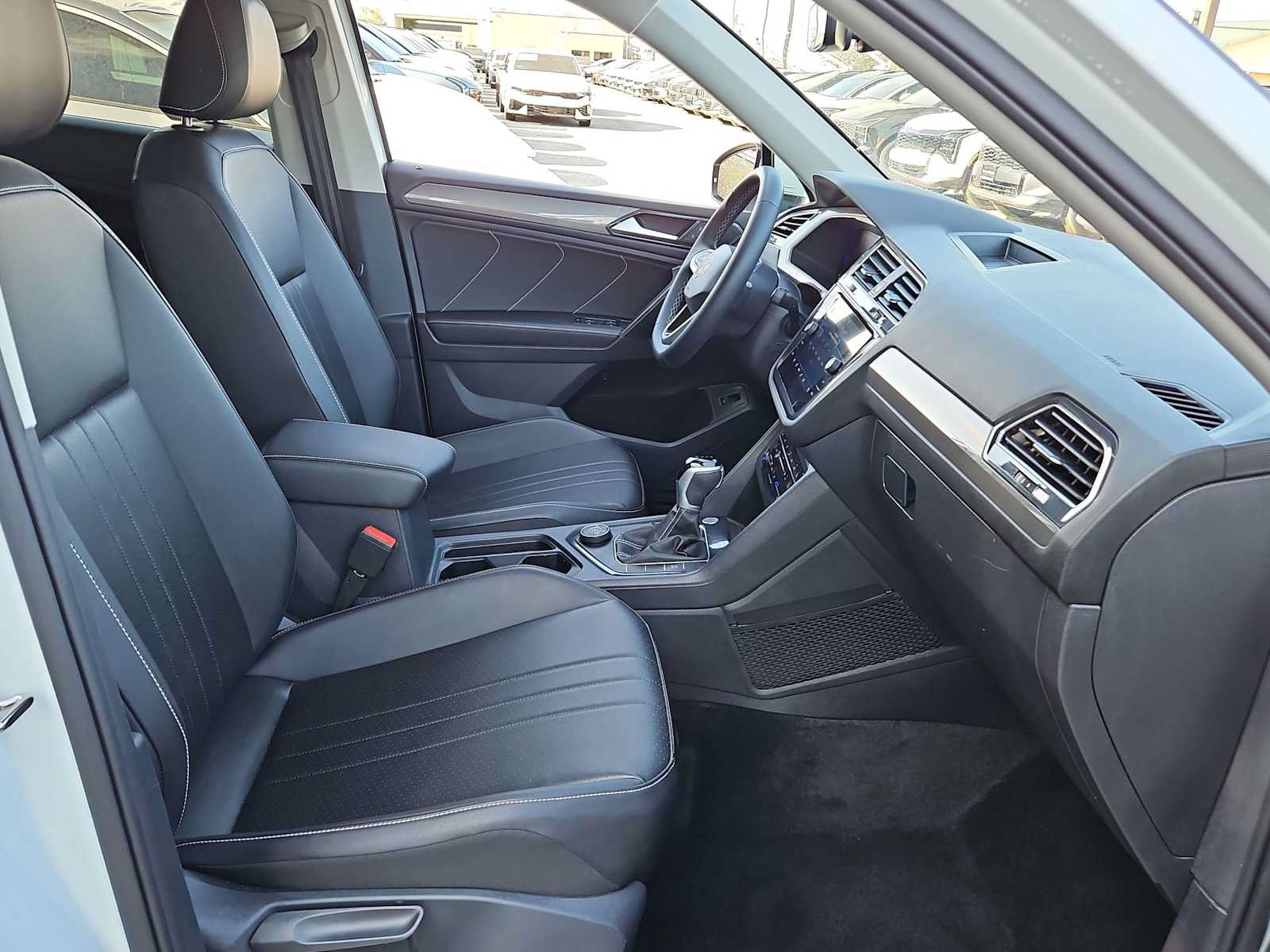 Used 2024 Volkswagen Tiguan SE AWD/4WD image 22