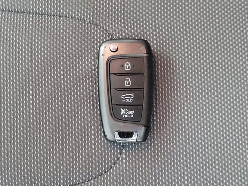 Used 2021 Hyundai Elantra SE FWD image 32