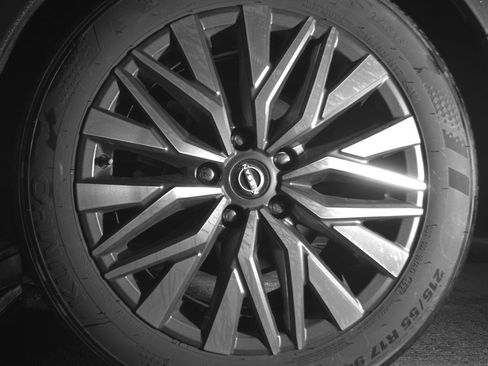 Used 2025 Nissan Altima 2.5 SV FWD image 14