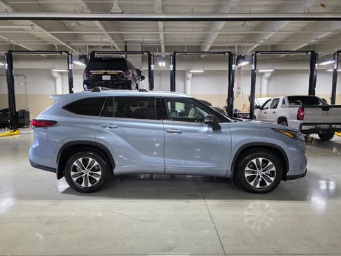 Used 2022 Toyota Highlander XLE FWD image 8