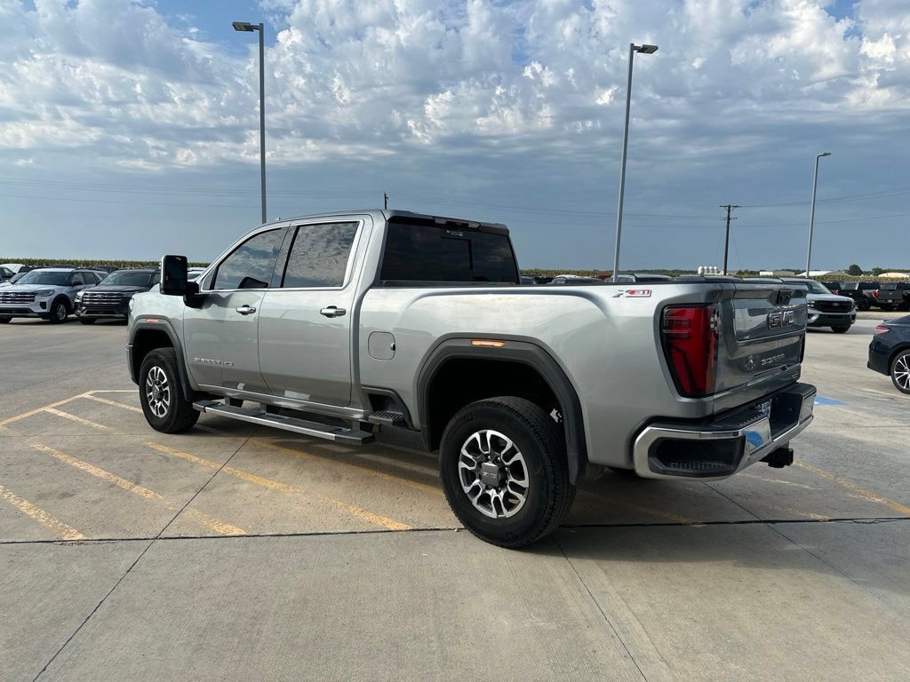 Used 2025 GMC Sierra 3500 SLT w/ SLT Premium Package AWD/4WD image 5