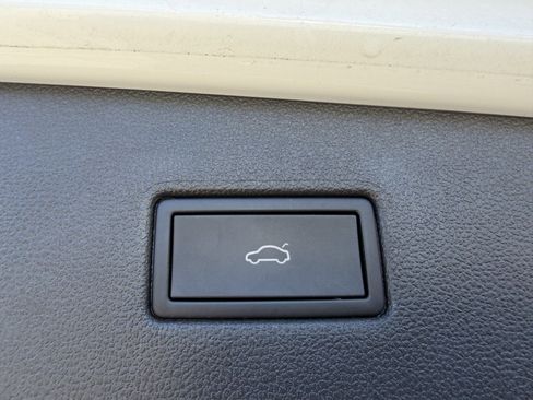 Used 2022 Volkswagen Tiguan SEL R-Line image 37