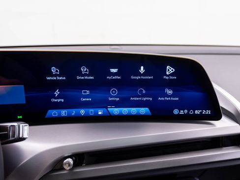 New 2027 Cadillac Vistiq Luxury w/ LPO, Floor Liner Package AWD/4WD image 22