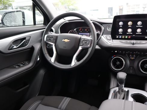 Used 2025 Chevrolet Blazer LT FWD image 12
