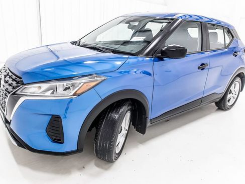 Used 2025 Nissan Kicks Play S FWD image 2