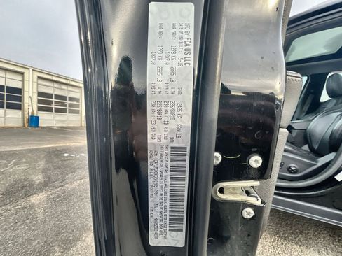 Used 2019 Jeep Cherokee Limited image 28