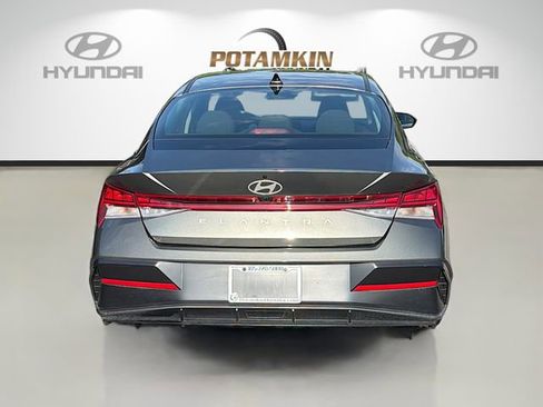 Certified 2025 Hyundai Elantra SEL image 6
