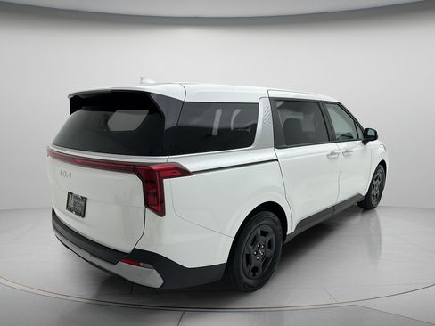 Used 2025 Kia Carnival FWD image 5
