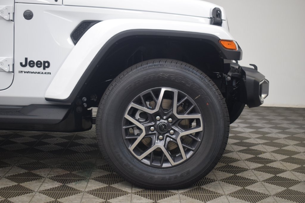 New 2026 Jeep Wrangler Unlimited Sahara AWD/4WD image 6