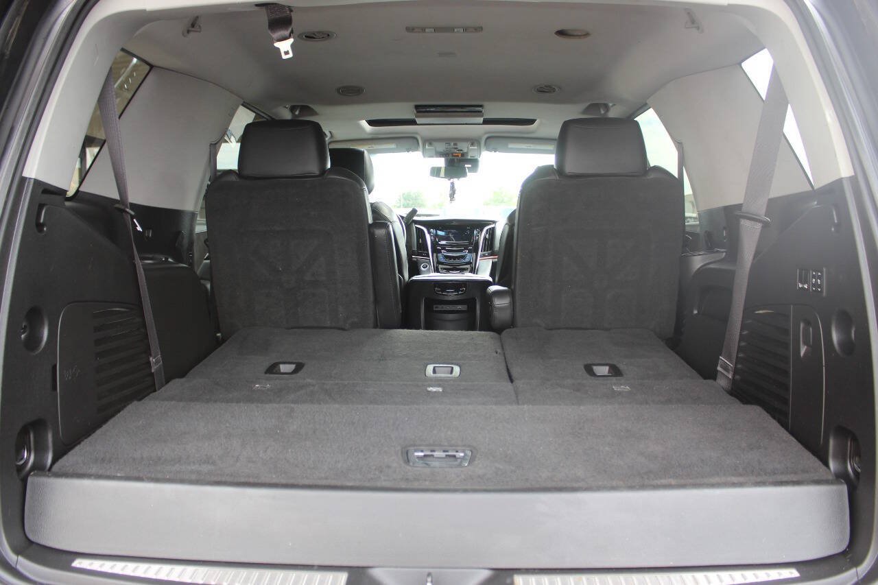Used 2017 Cadillac Escalade Luxury AWD/4WD image 14