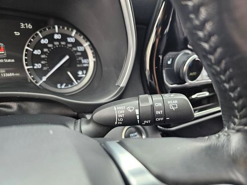 Used 2021 Toyota Highlander XSE image 23