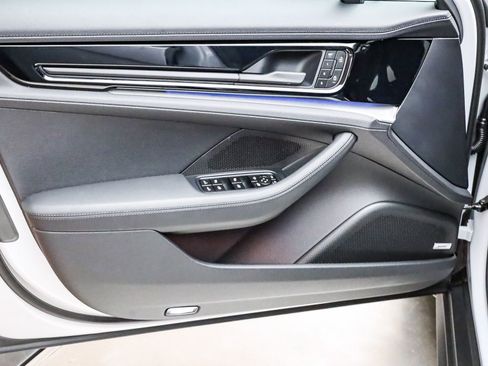 Used 2025 Porsche Panamera image 21