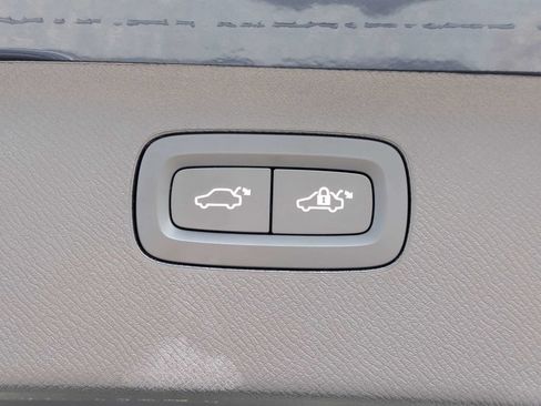 Certified 2025 Volvo XC90 B6 Ultra AWD/4WD image 16