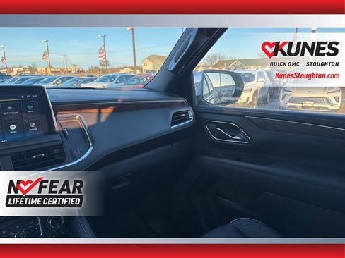Used 2024 Chevrolet Suburban Premier image 33