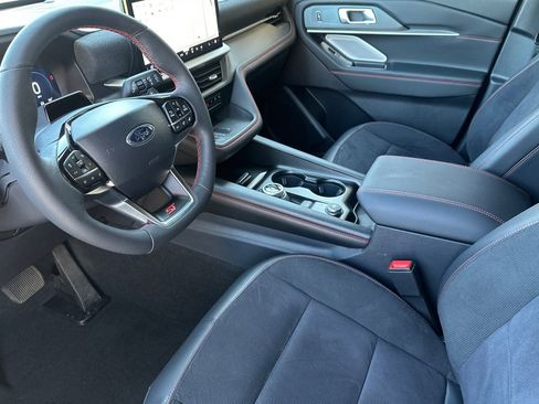 Used 2025 Ford Explorer ST image 10