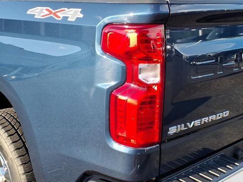 Used 2022 Chevrolet Silverado 1500 LT AWD/4WD image 10
