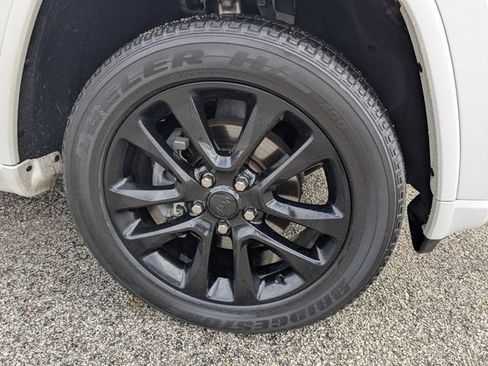 Used 2020 Jeep Grand Cherokee Altitude AWD/4WD image 10