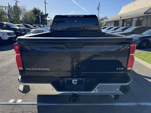 Used 2024 Chevrolet Silverado 2500 LTZ w/ LTZ Premium Package AWD/4WD image 5
