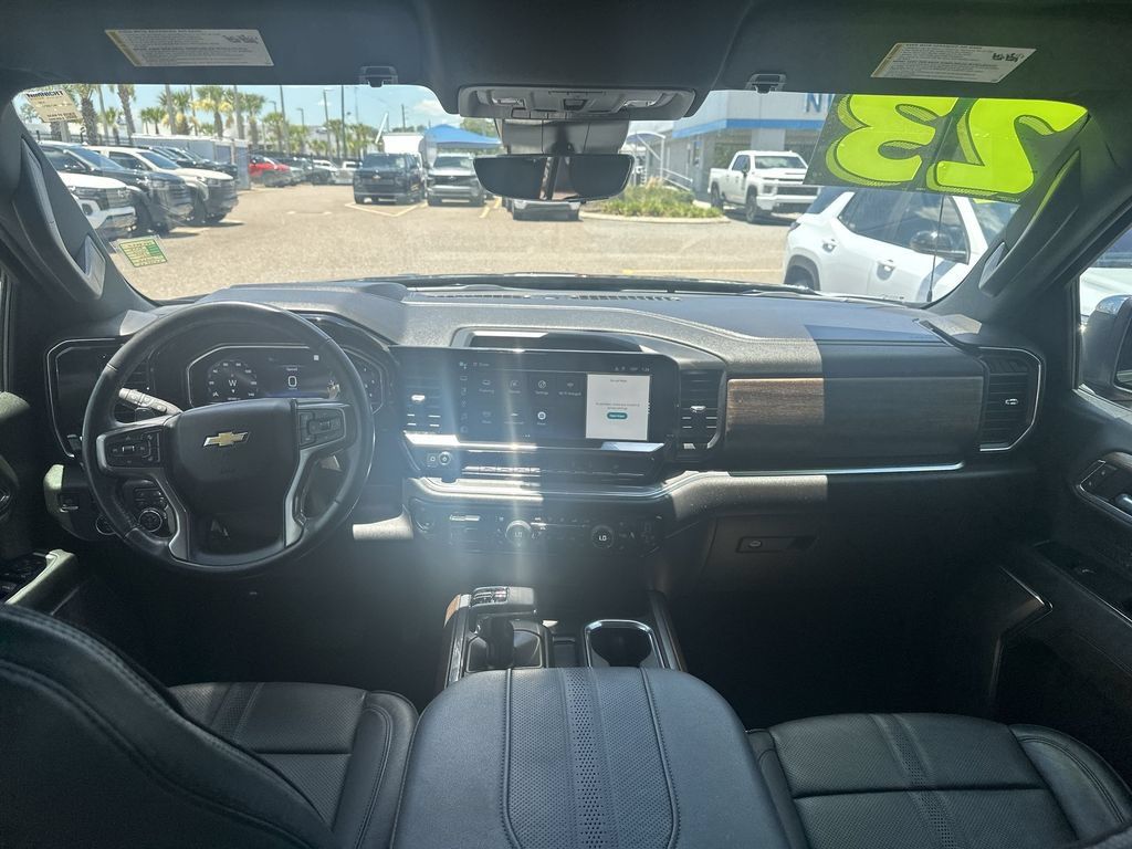 Used 2023 Chevrolet Silverado 1500 High Country w/ Technology Package AWD/4WD image 18
