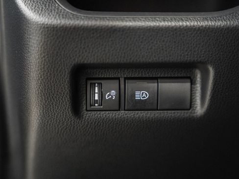 Used 2025 Toyota RAV4 XLE AWD/4WD image 40