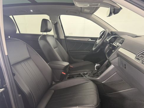 Used 2022 Volkswagen Tiguan SE AWD/4WD image 10