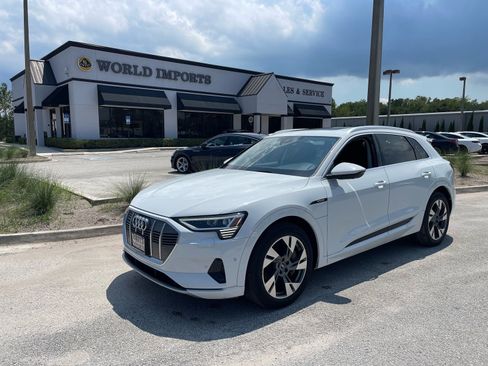 Used 2023 Audi e-tron Premium Plus w/ Premium Plus Package AWD/4WD image 51