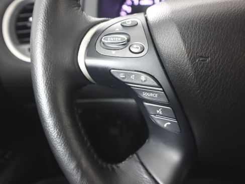 Used 2019 Nissan Pathfinder SL image 16