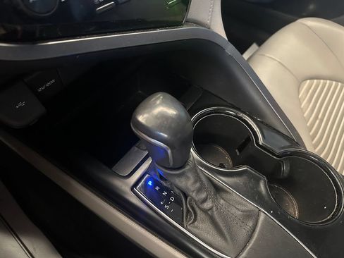 Used 2020 Toyota Camry SE FWD image 16