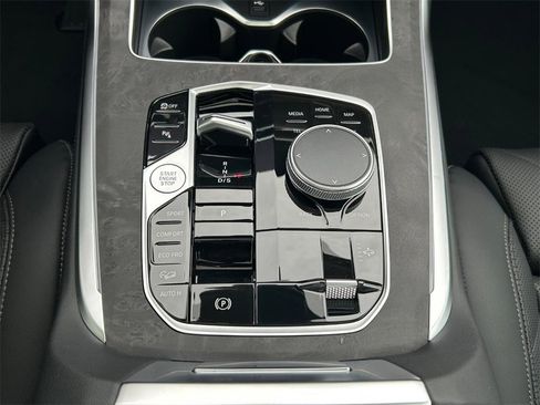 New 2025 BMW X7 xDrive40i image 8