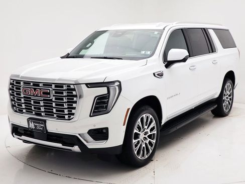 Used 2025 GMC Yukon XL Denali image 5