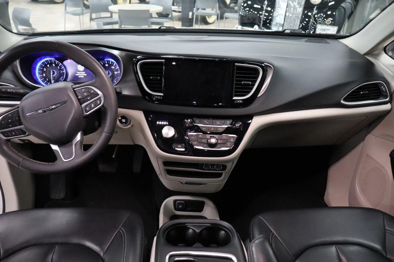 Used 2023 Chrysler Pacifica Touring-L FWD image 12