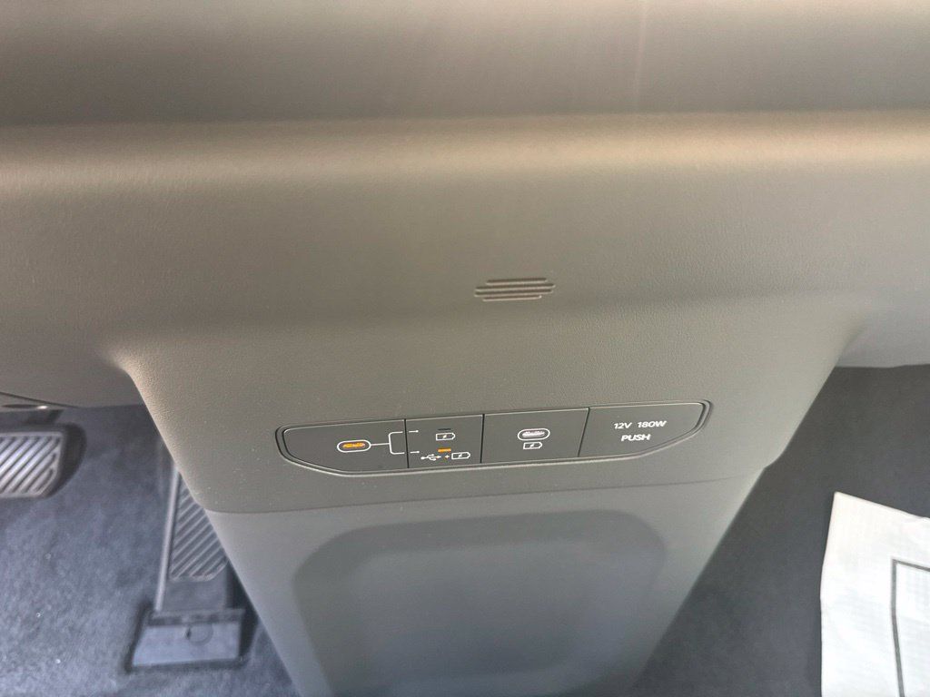 Used 2024 Kia EV9 Light Long Range RWD image 16