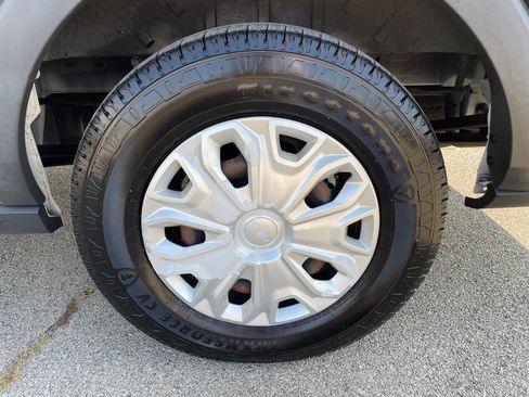 Used 2018 Ford Transit 150 XLT image 11