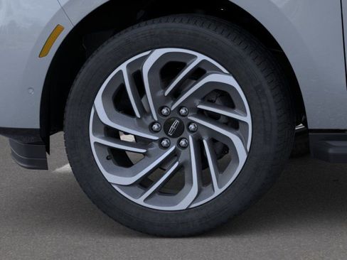 New 2026 Lincoln Navigator L Premier AWD/4WD image 19