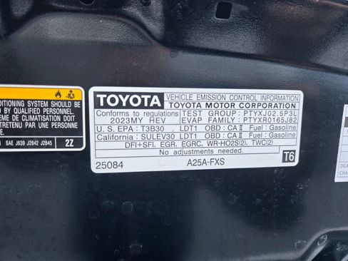 Certified 2023 Toyota Venza LE image 24