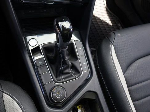 Certified 2025 Volkswagen Taos SEL image 25