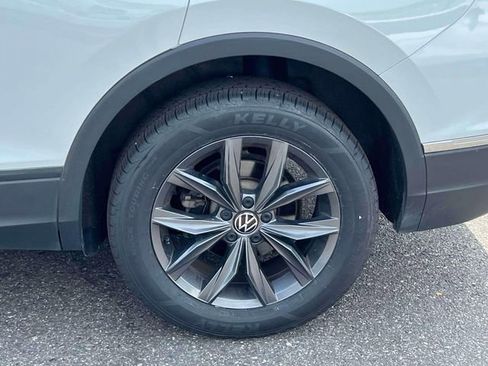 Used 2024 Volkswagen Tiguan SE FWD image 17