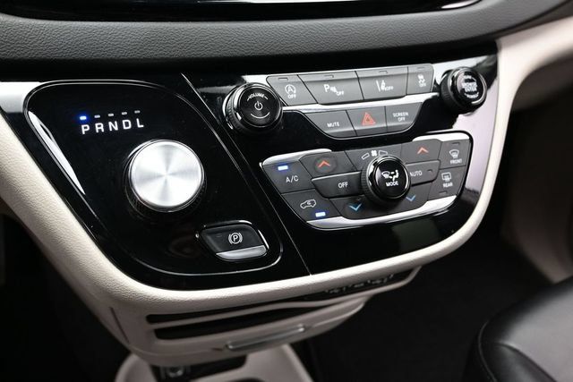 Certified 2024 Chrysler Pacifica Touring-L FWD image 47