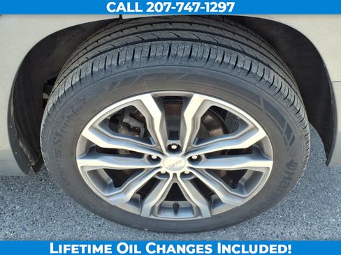 Used 2020 GMC Terrain Denali w/ Denali Premium Package AWD/4WD image 9