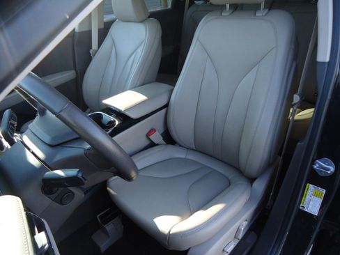 Used 2022 Lincoln Nautilus AWD w/ Premium Package image 23