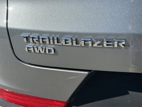 Used 2025 Chevrolet TrailBlazer LT w/ Driver Confidence Package image 12