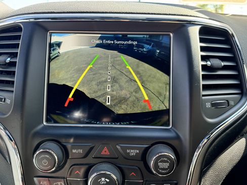 Used 2018 Jeep Grand Cherokee Altitude image 29