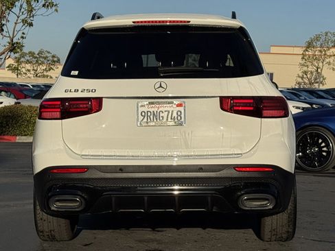 Used 2025 Mercedes-Benz GLB 250 image 12