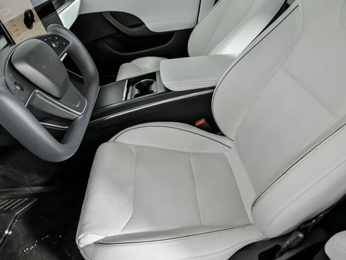 Used 2022 Tesla Model S Plaid image 19