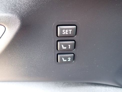 Certified 2023 Subaru Ascent Limited w/ Technology Package image 18