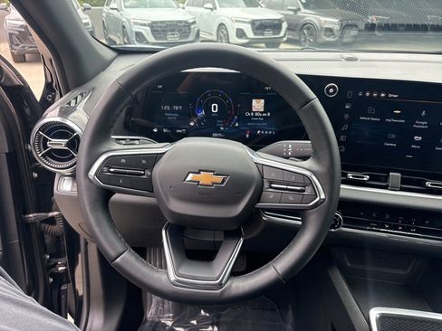 Used 2025 Chevrolet Equinox LT image 20