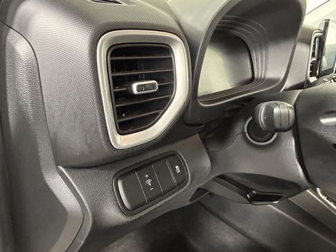 Used 2025 Hyundai Venue SEL image 29