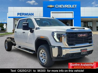 New 2025 GMC Sierra 3500 Pro w/ Convenience Package