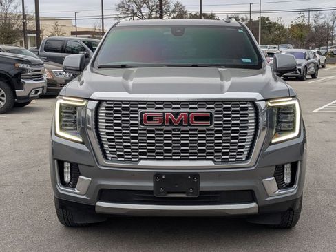 Used 2022 GMC Yukon XL Denali image 8