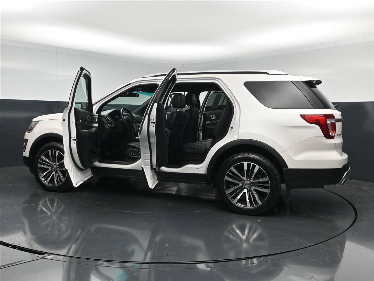 Used 2017 Ford Explorer Platinum AWD/4WD image 38